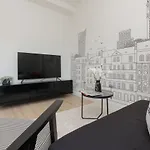Amazing Spacious In Center By Renters アパート