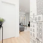 アパート Amazing Spacious In Center By Renters