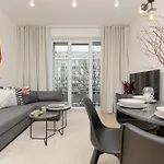 アパート Amazing Spacious In Center By Renters