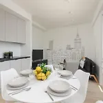 Amazing Spacious In Center By Renters