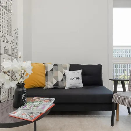 Amazing Spacious In Center By Renters