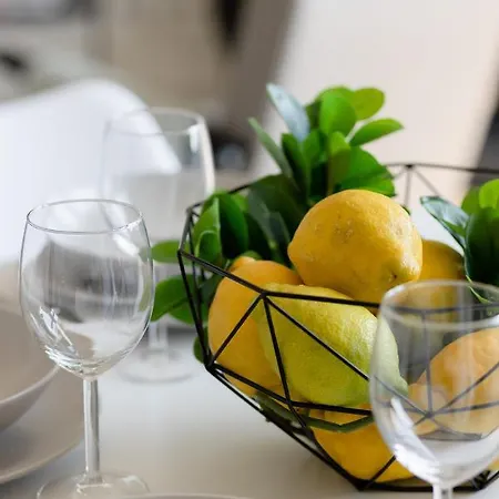 Amazing Spacious In Center By Renters Daire Varşova